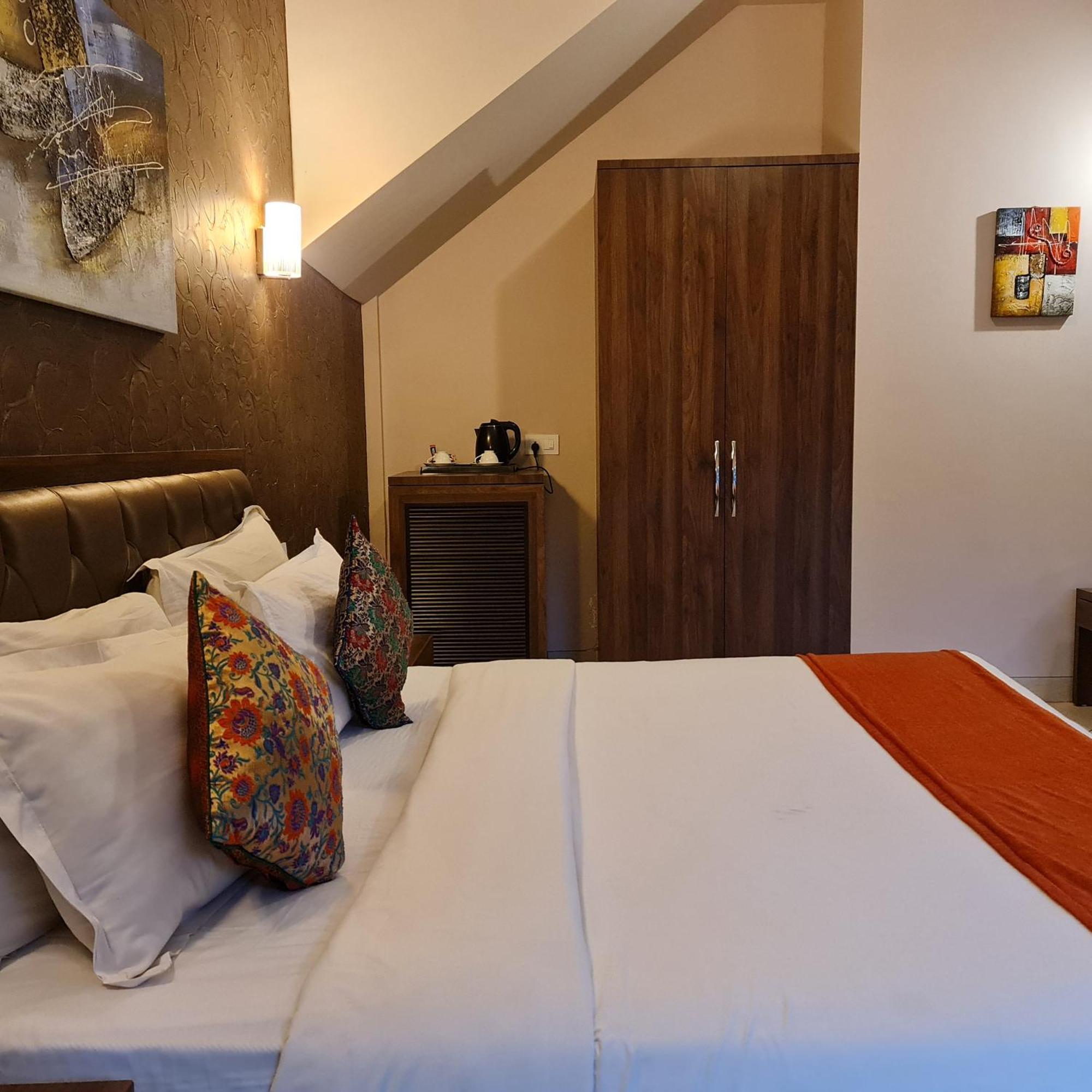 Hotel Misty Meadows Lonavla Zewnętrze zdjęcie