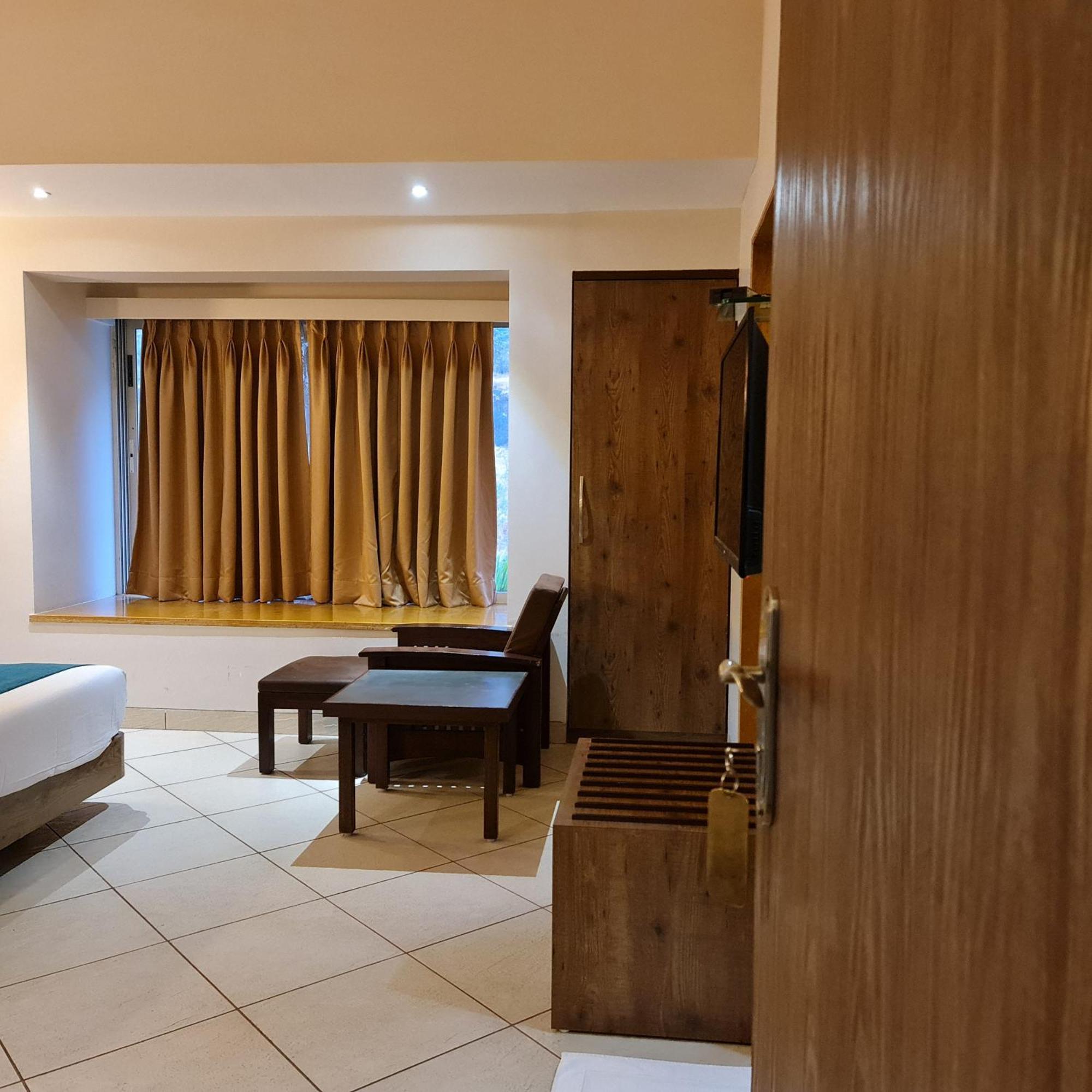 Hotel Misty Meadows Lonavla Zewnętrze zdjęcie