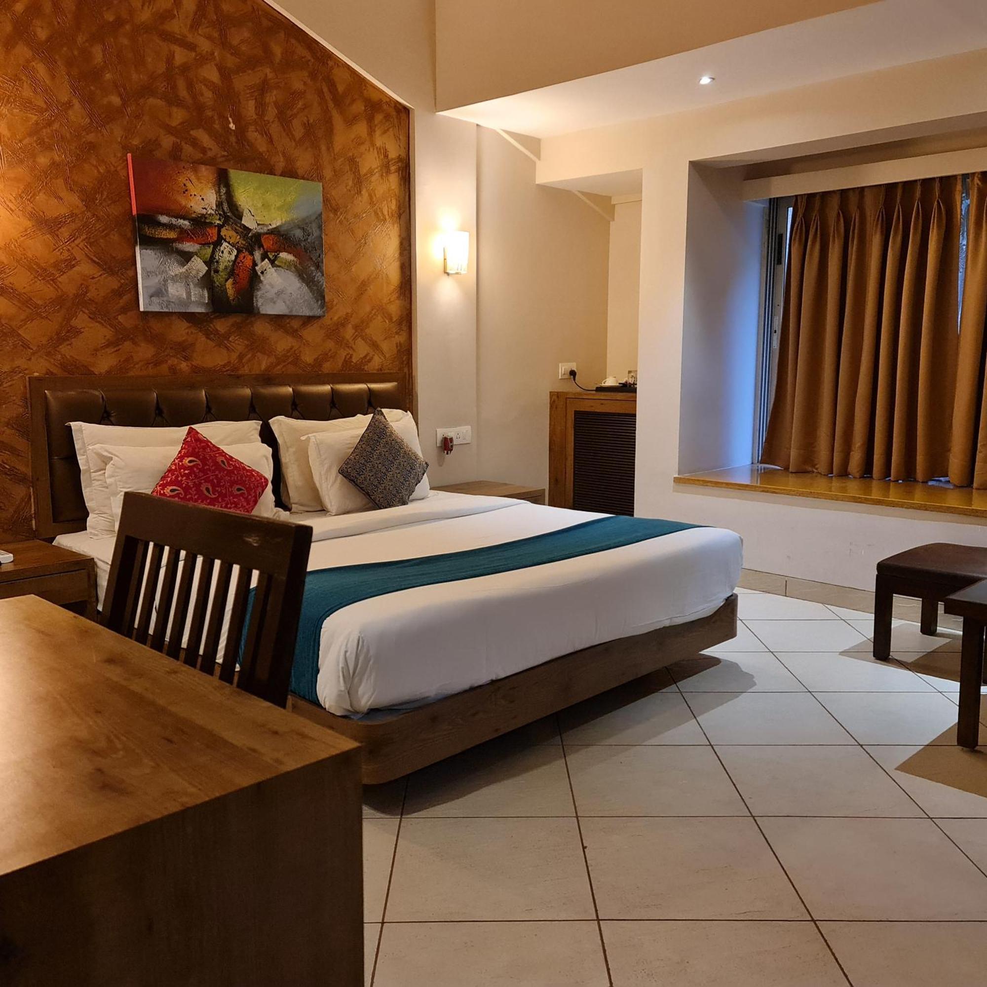 Hotel Misty Meadows Lonavla Zewnętrze zdjęcie