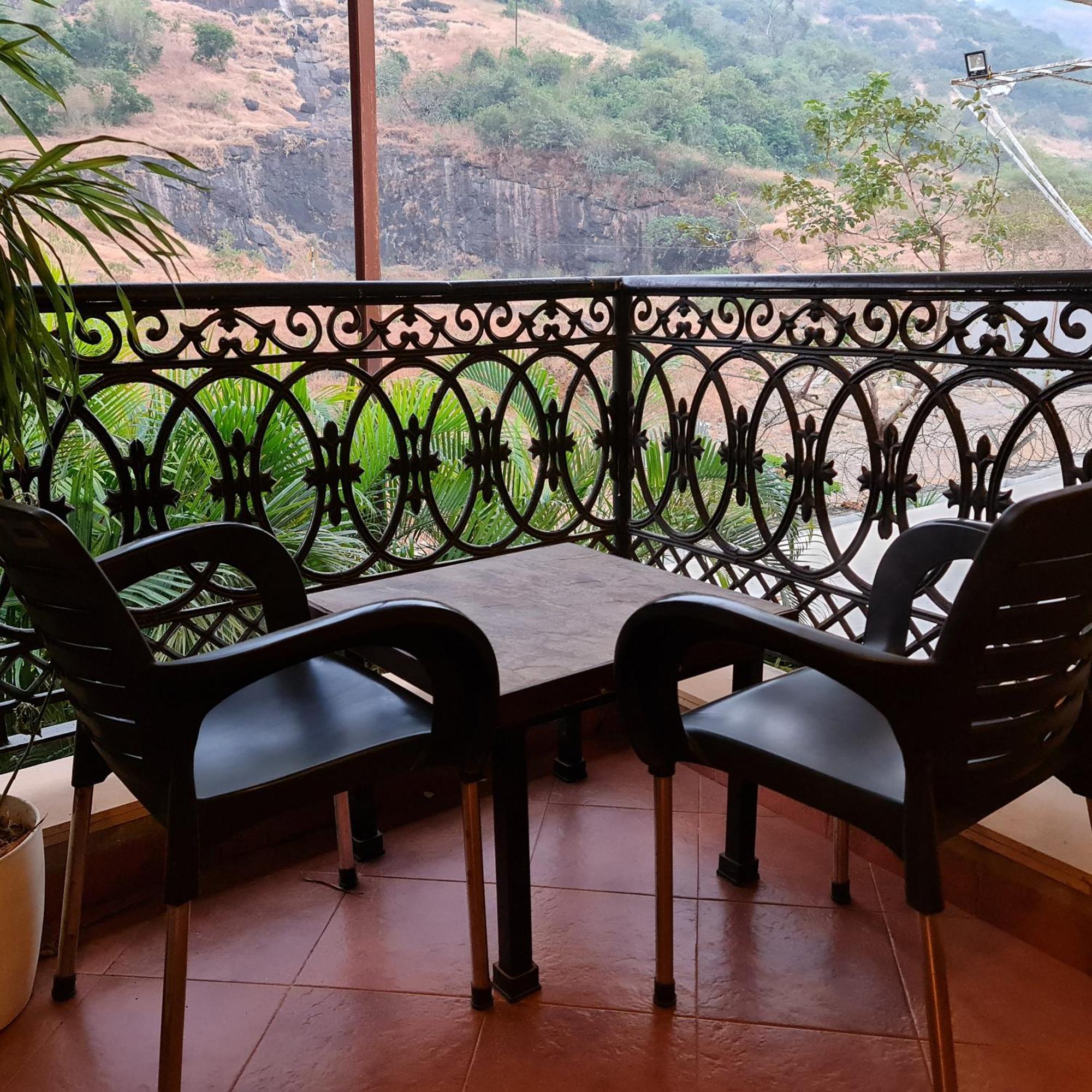 Hotel Misty Meadows Lonavla Zewnętrze zdjęcie