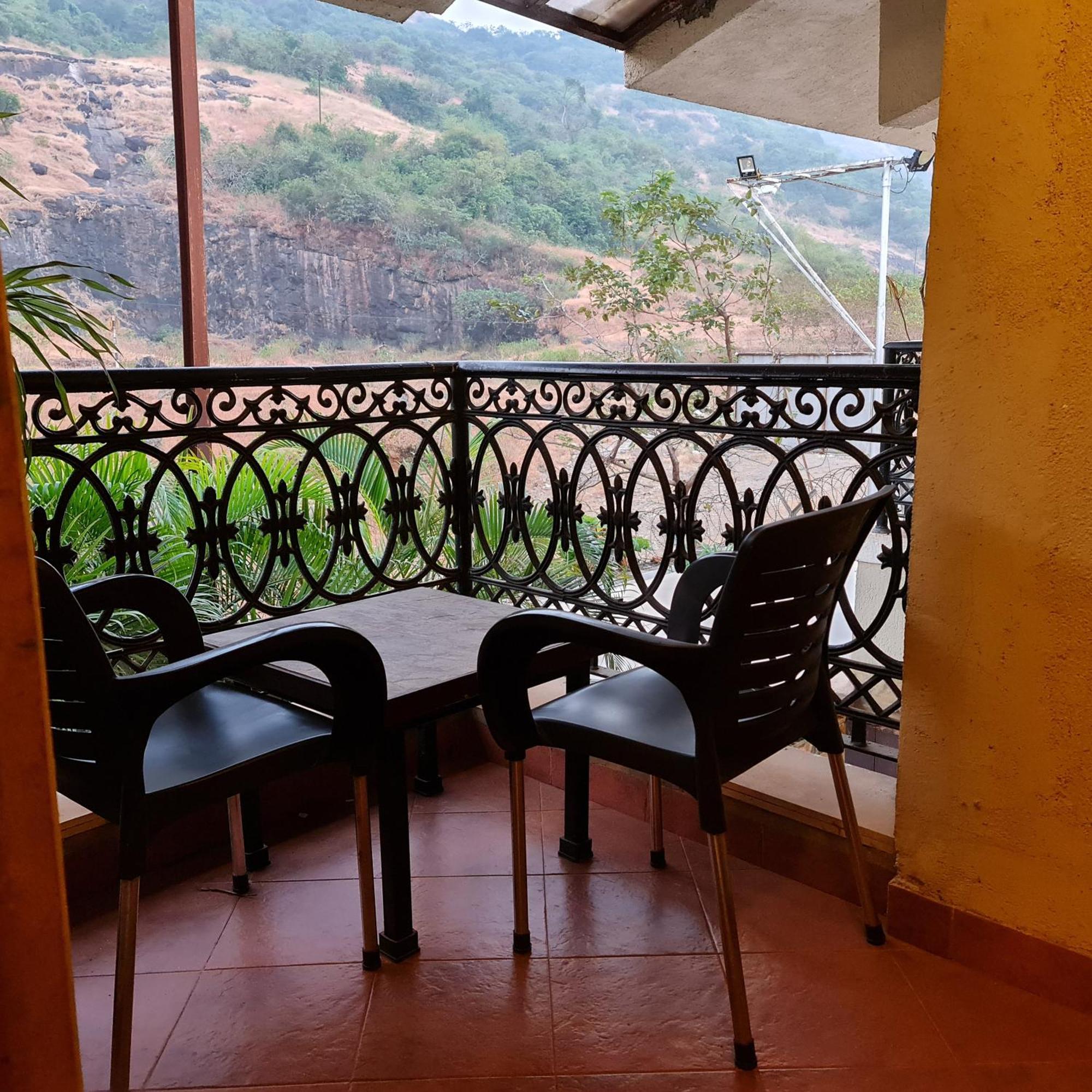 Hotel Misty Meadows Lonavla Zewnętrze zdjęcie