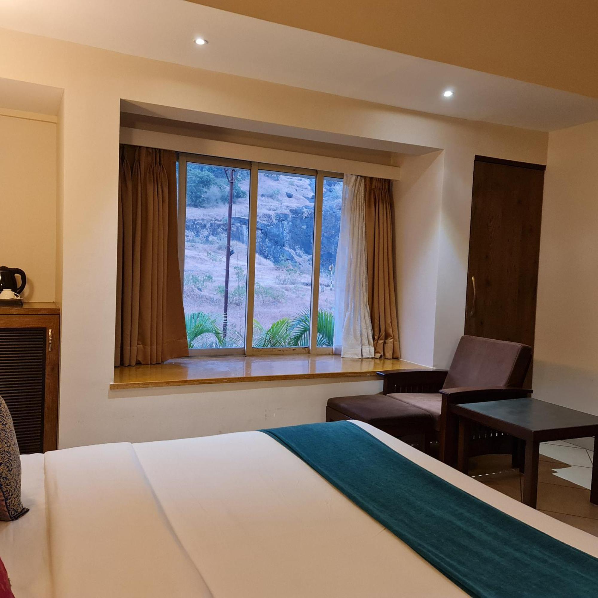 Hotel Misty Meadows Lonavla Zewnętrze zdjęcie