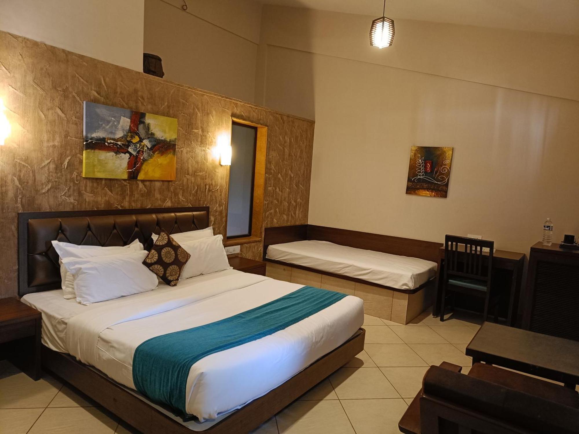 Hotel Misty Meadows Lonavla Zewnętrze zdjęcie