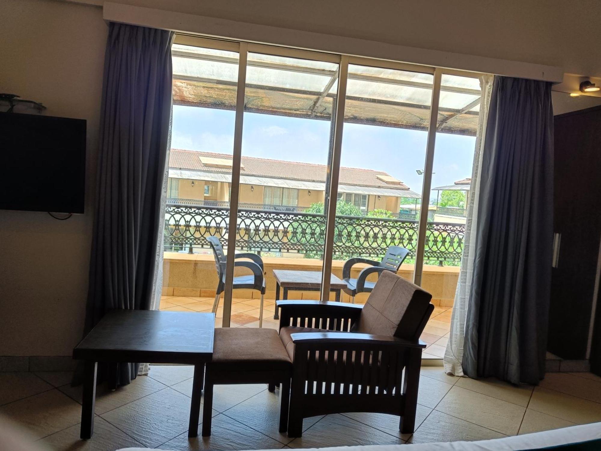 Hotel Misty Meadows Lonavla Zewnętrze zdjęcie