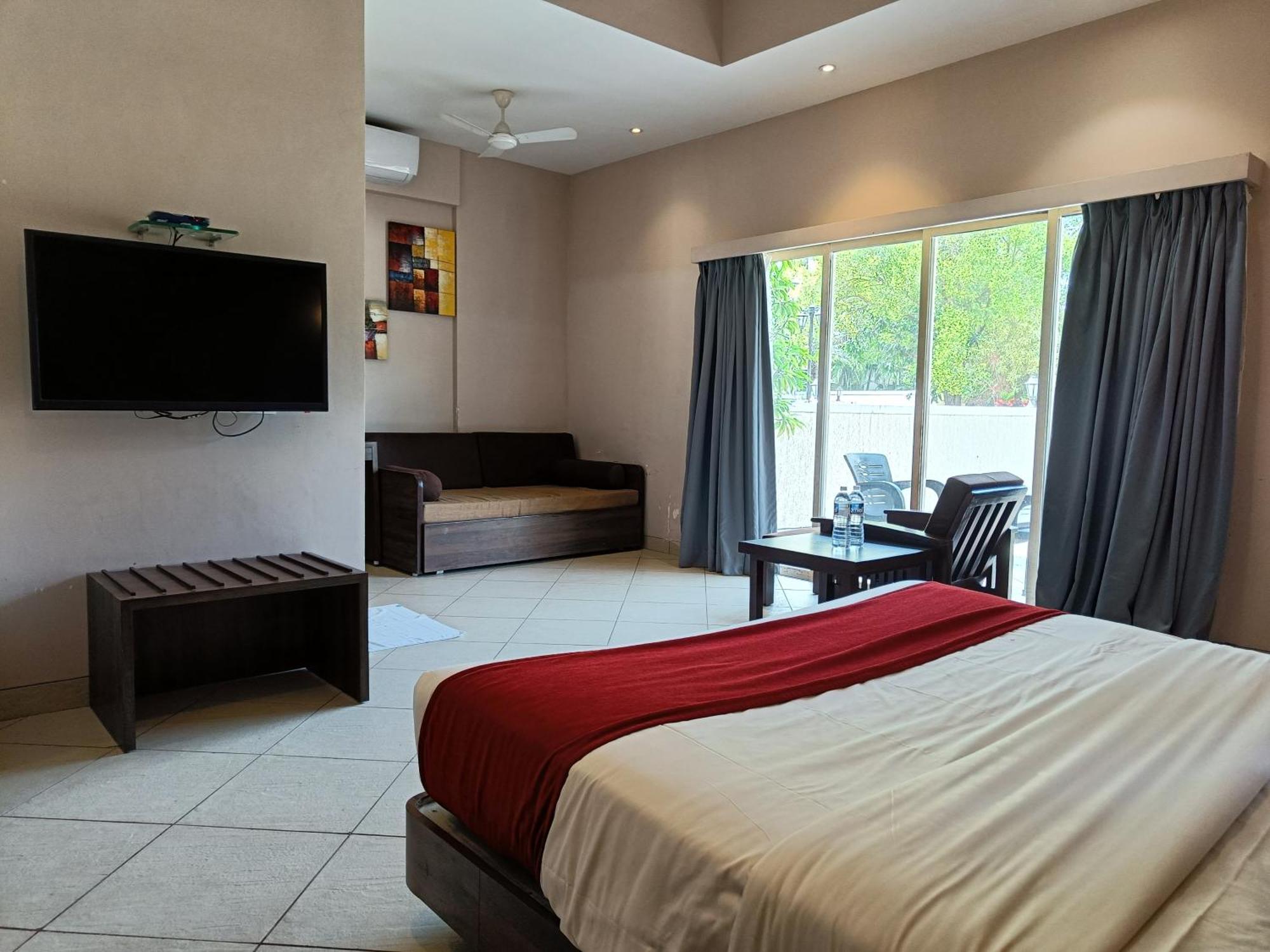 Hotel Misty Meadows Lonavla Zewnętrze zdjęcie