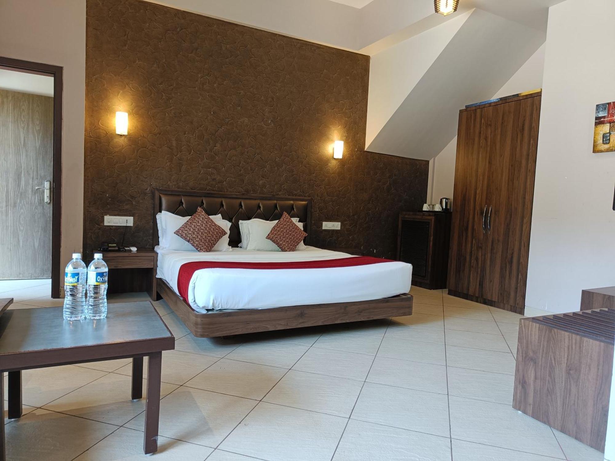 Hotel Misty Meadows Lonavla Zewnętrze zdjęcie