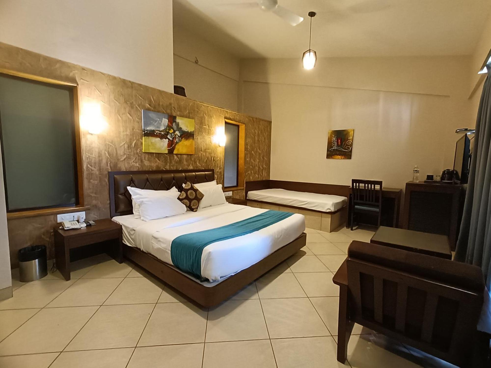 Hotel Misty Meadows Lonavla Zewnętrze zdjęcie