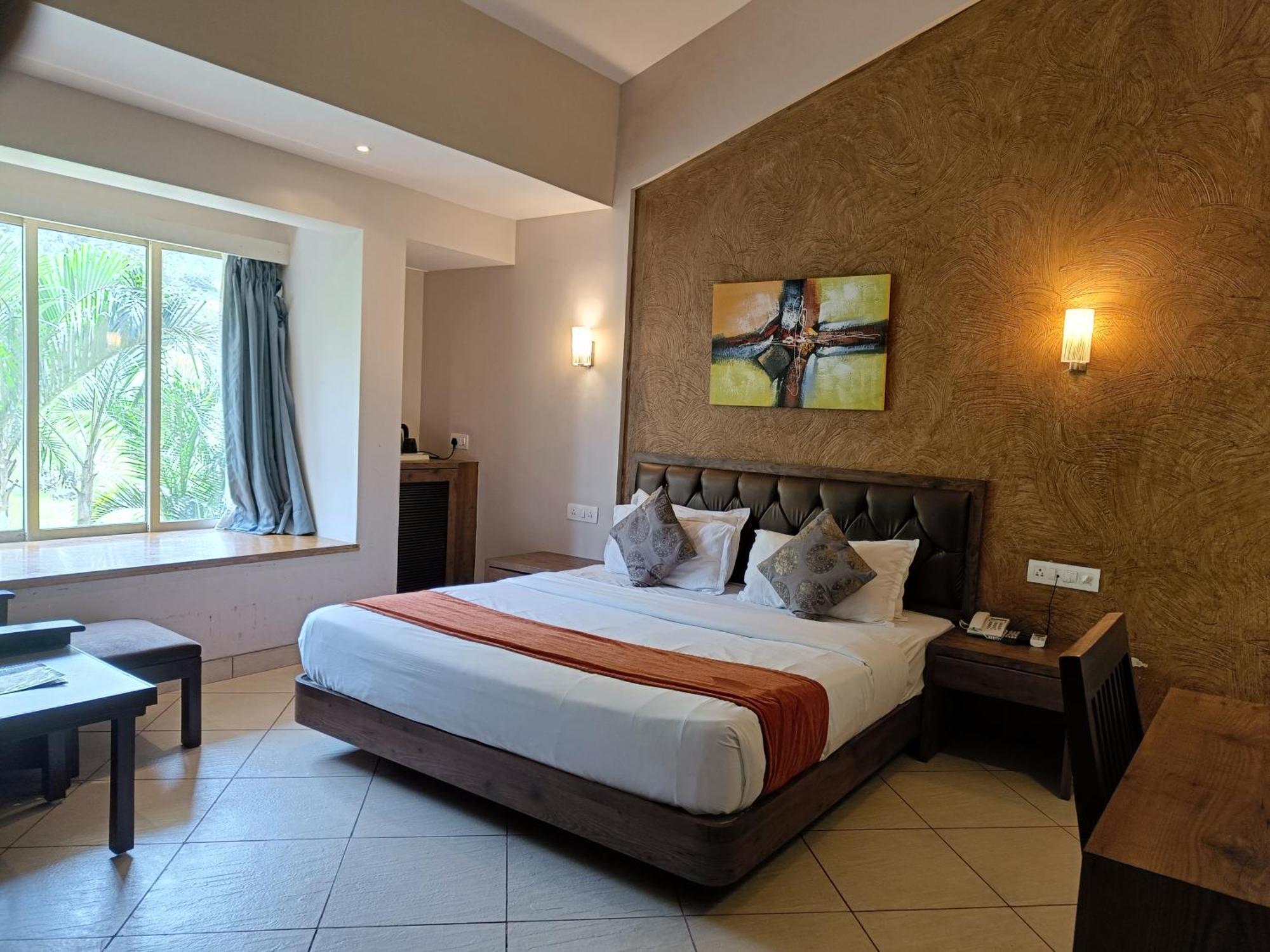 Hotel Misty Meadows Lonavla Zewnętrze zdjęcie