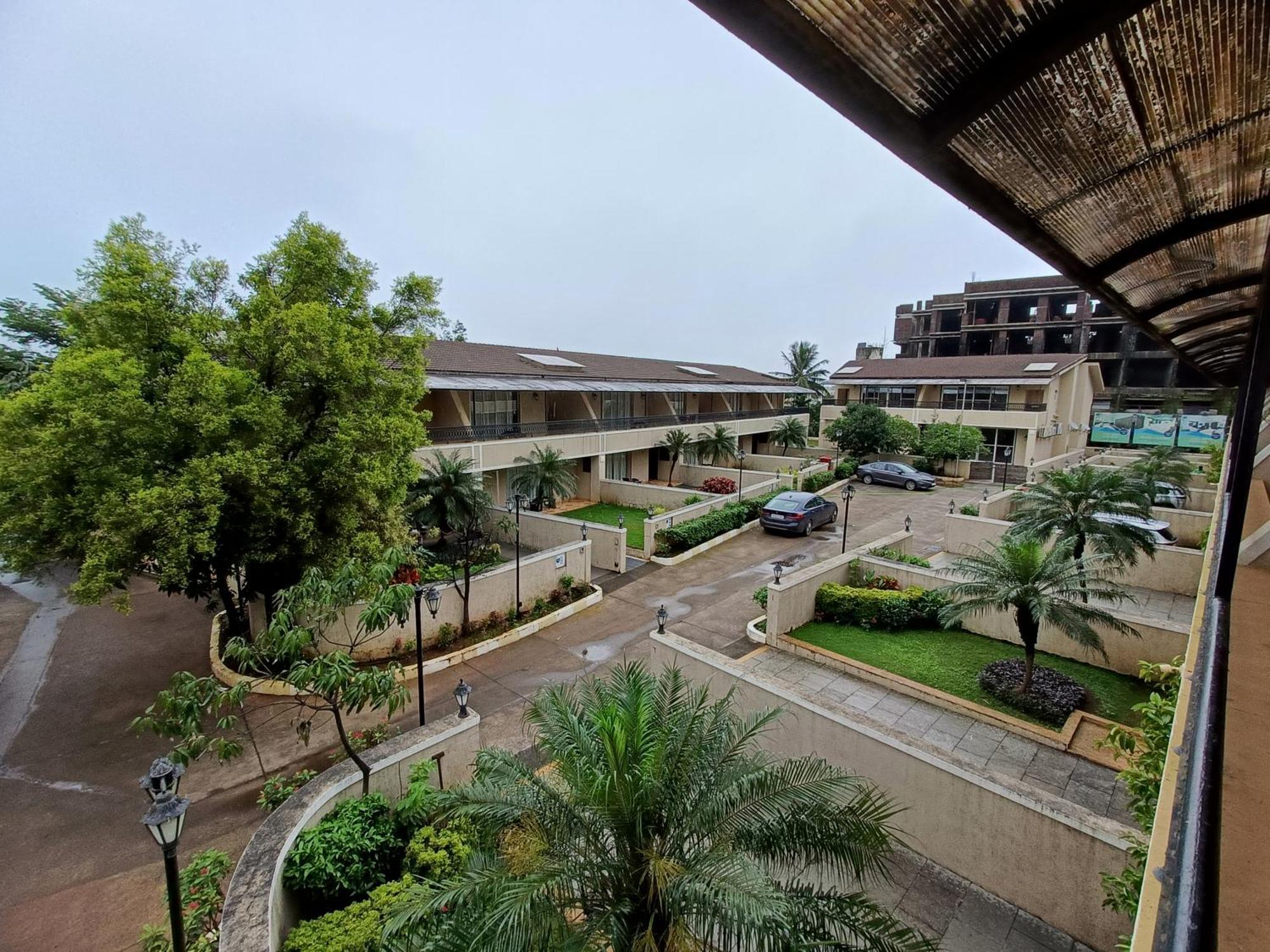 Hotel Misty Meadows Lonavla Zewnętrze zdjęcie
