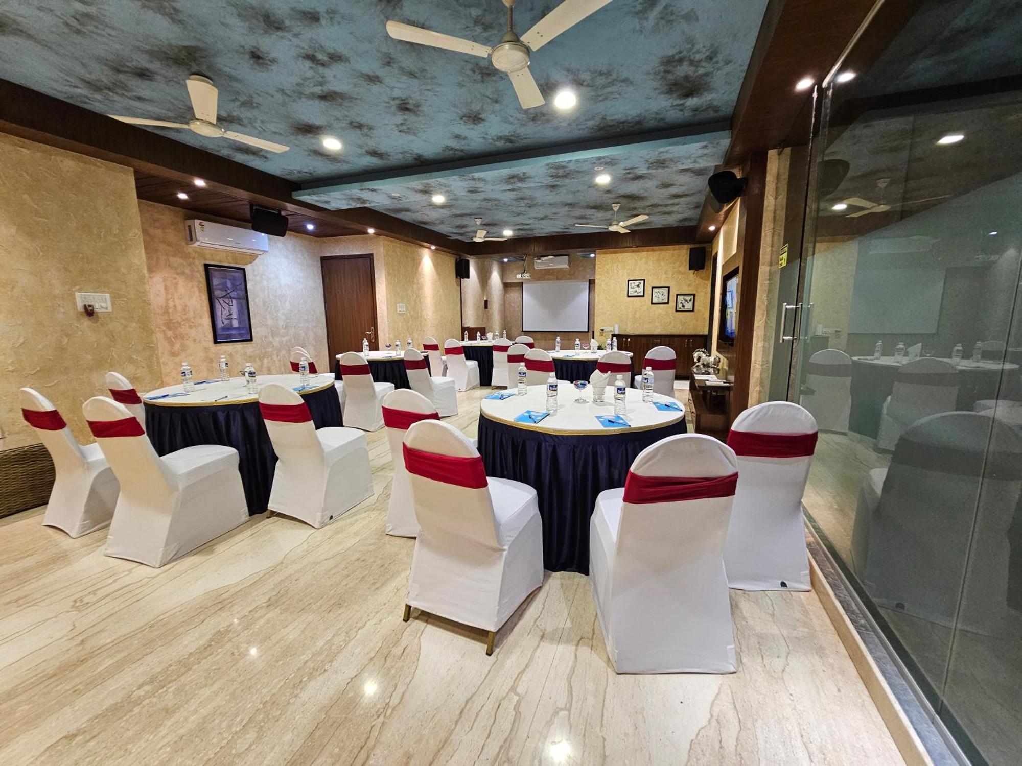 Hotel Misty Meadows Lonavla Zewnętrze zdjęcie