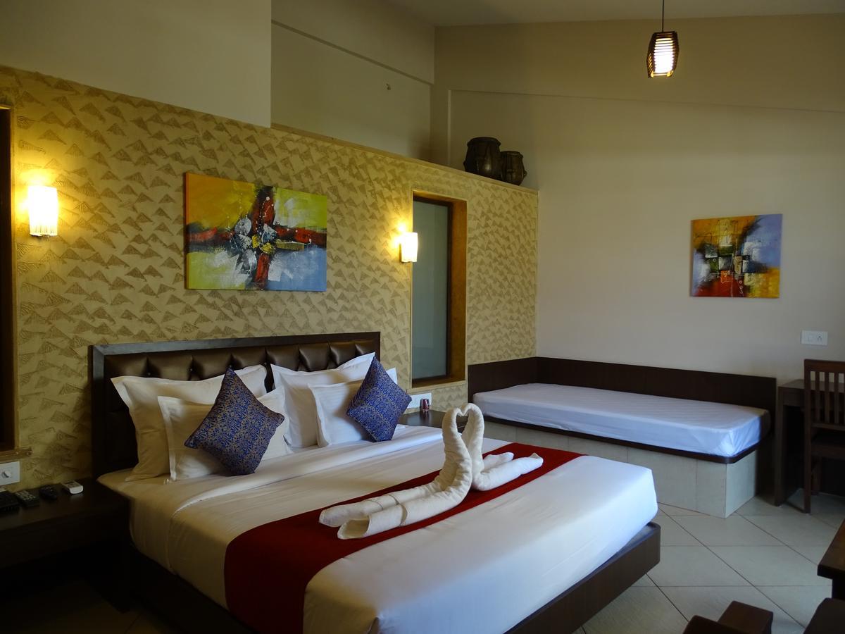 Hotel Misty Meadows Lonavla Zewnętrze zdjęcie